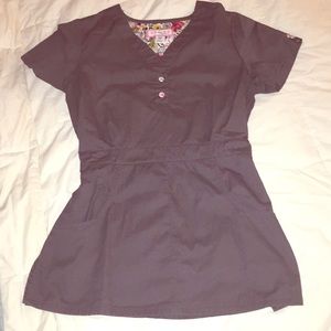 Short sleeve scrub top